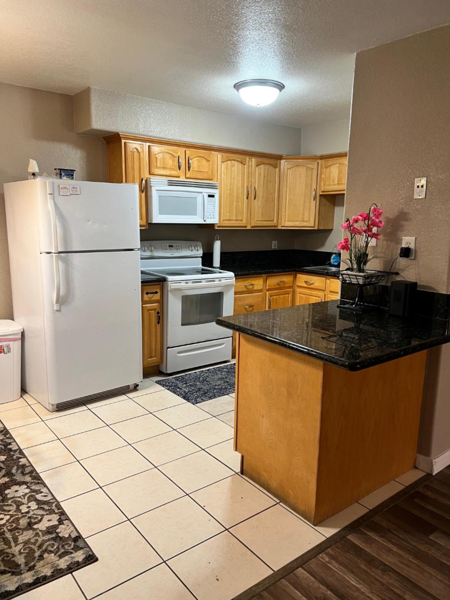 Quiet 1Bed,1Bath Condo With Free Parking Фресно Екстериор снимка